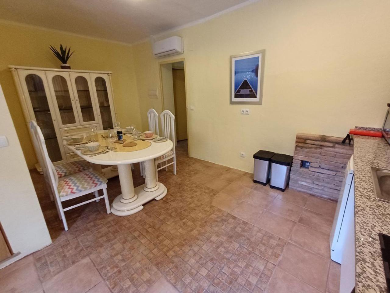 Kitsch Apartment Rasquera المظهر الخارجي الصورة